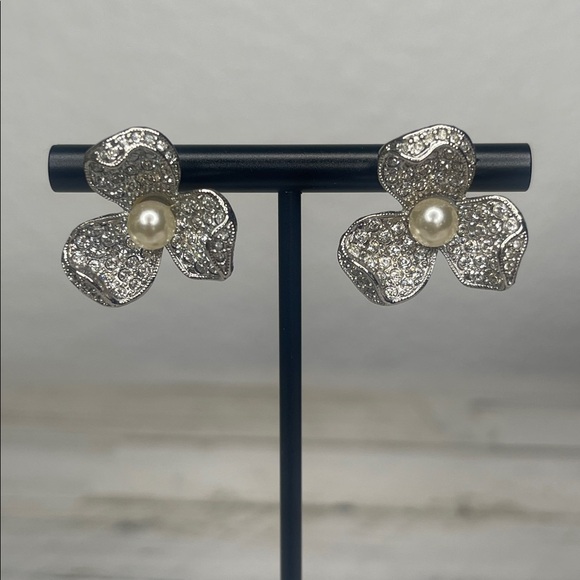 Vintage CIRO Crystal Flower Stud Earrings with Pearl Center. - Picture 3 of 7
